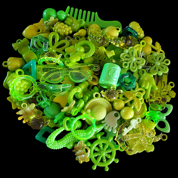 One pound of mixed acrylic charms in assorted shapes, sizes and colors. Mixture will consist of what we have in stock, so no two bags will be alike. Includes both solid and transparent (crystal) colors and many styles not shown on our website.
