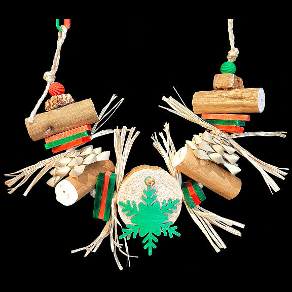 Jump into full holiday cheer with this festive garland made with shreddable parts your bird is sure to love! Strung on sisal rope are favorites including yucca, sola, palm leaf bows, mini pine slats, raffia, mahogany chunks, wood beads and snowflake cutouts. Designed for all small to medium sized birds.  Spans approx 23