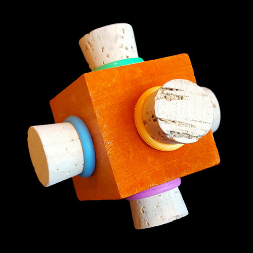 Corks with rubber rings stuffed into each side of a brightly colored pine cube. Designed for medium and large birds.  Measures approx 2-1/2