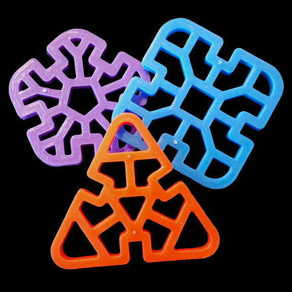 Brightly colored plastic links make an easy toy base. Multiple holes allow for endless possibilities! Links are approx 2