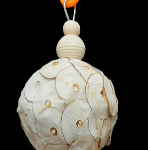 Two of our most popular shreddable parts made into a toy! Three super soft sola balls with crunchy banana leaf rolls stacked on stainless steel wire and topped off with wood beads. Designed for small birds up to intermediate sized birds who love shredding soft textures.